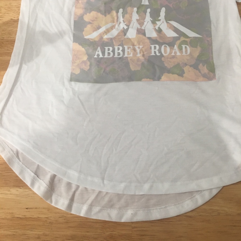 host pick 🎉🎉🎉🎉NWT Beatles Abbey Road t-shirt - Picture 8 of 13